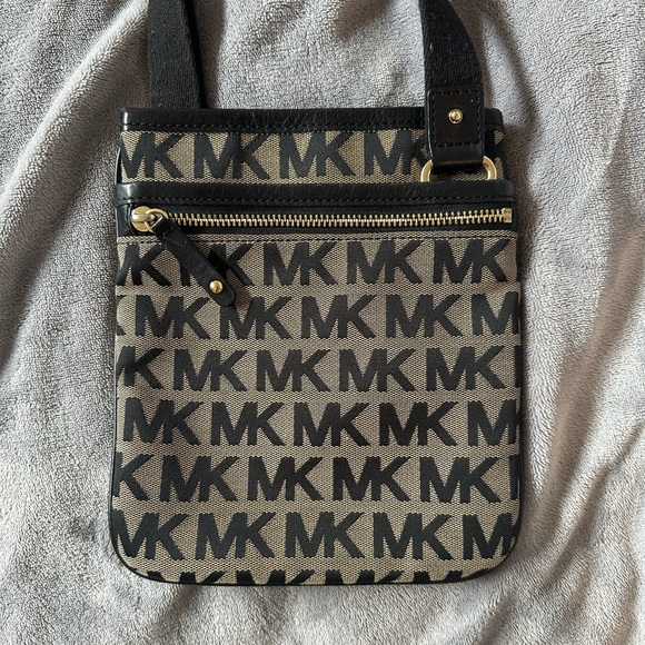 Michael kors canvas sling bag in navy blue - Picture 2 of 4